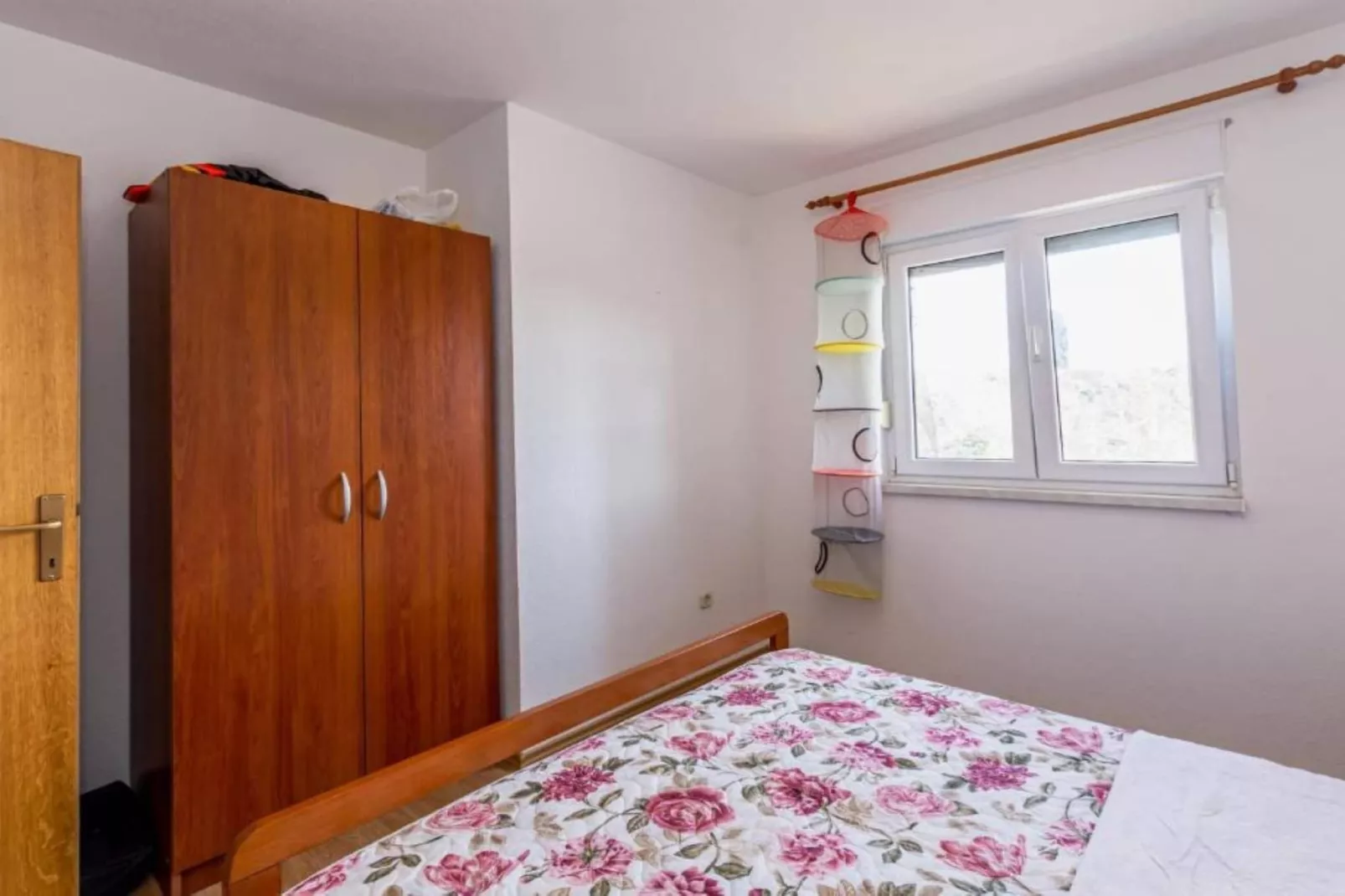 Charming and Cozy Okrug Gornji Apartment with Balcony - One Bedroom Apartment with Balcony - Slaapkamer