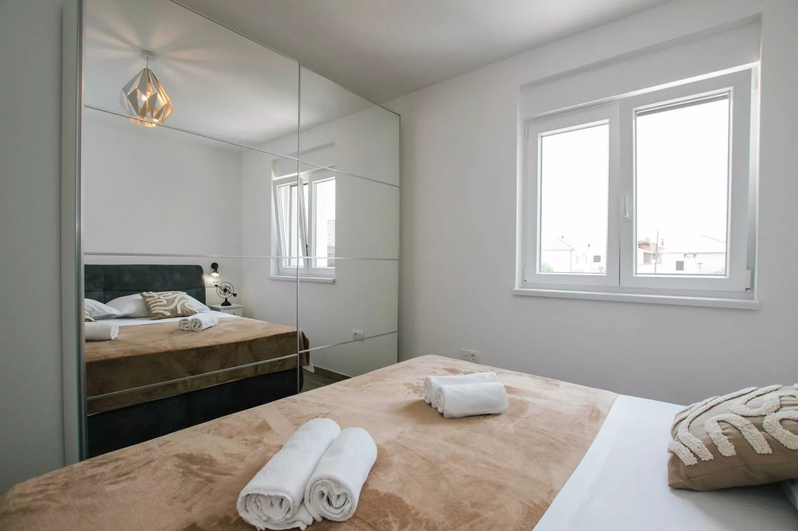 Spacious Luxury Trogir Apartments - Classic Two Bedroom Apartment (Coral) - Slaapkamer