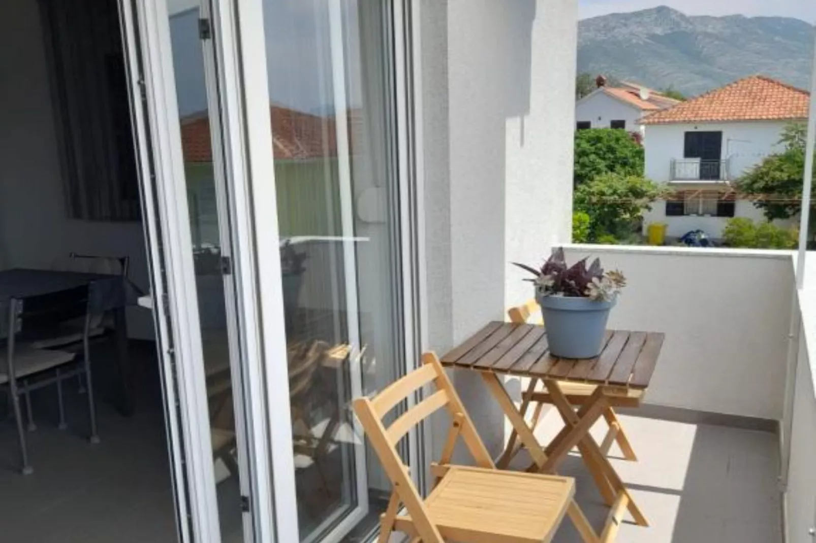 Peaceful Apartments Harfa- One Bedroom Apartment with Balcony and Partial Sea View 2 - Terrasbalkon