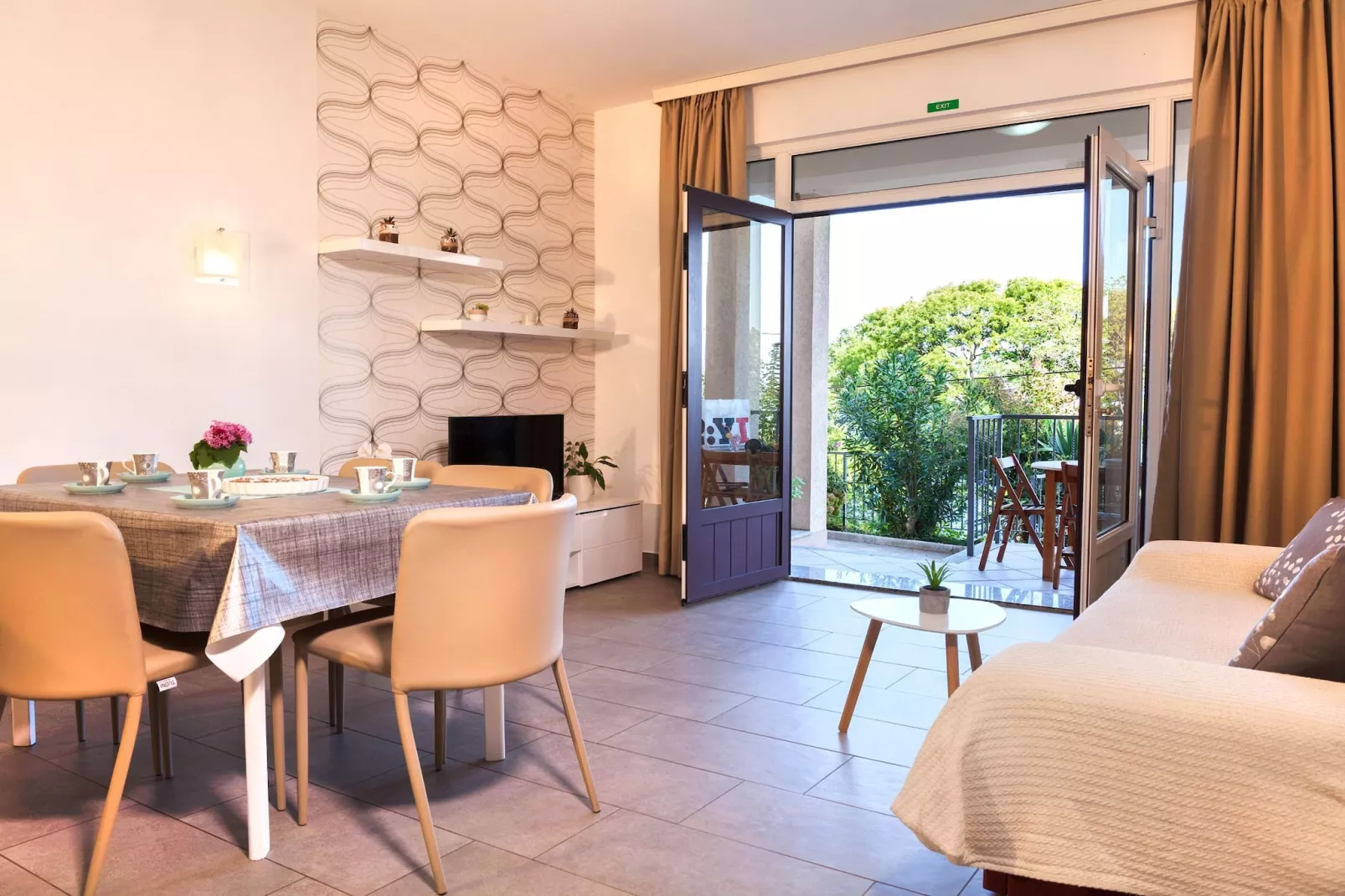 Splendid Beachfront Medveja Apartments - One Bedroom Apartment with Terrace and Sea View 4 - Woonkamer