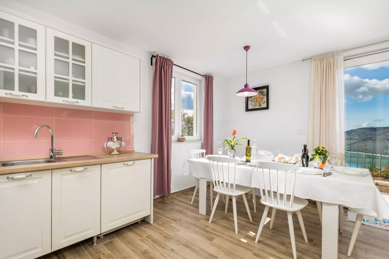 Wonderful Labin Villa with Private Pool and Sea Views - Three Bedroom - Eetkamer