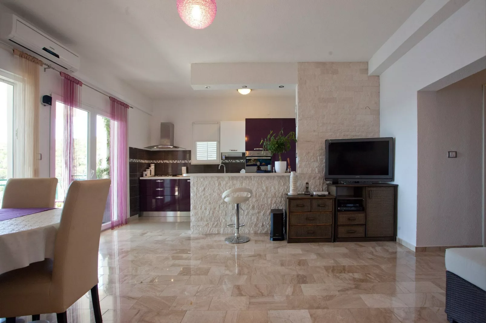 Wonderful Visinisce Apartments with Terrace and Sea Views - Standard Two Bedroom Apartment  (Owner 1) - Woonkamer