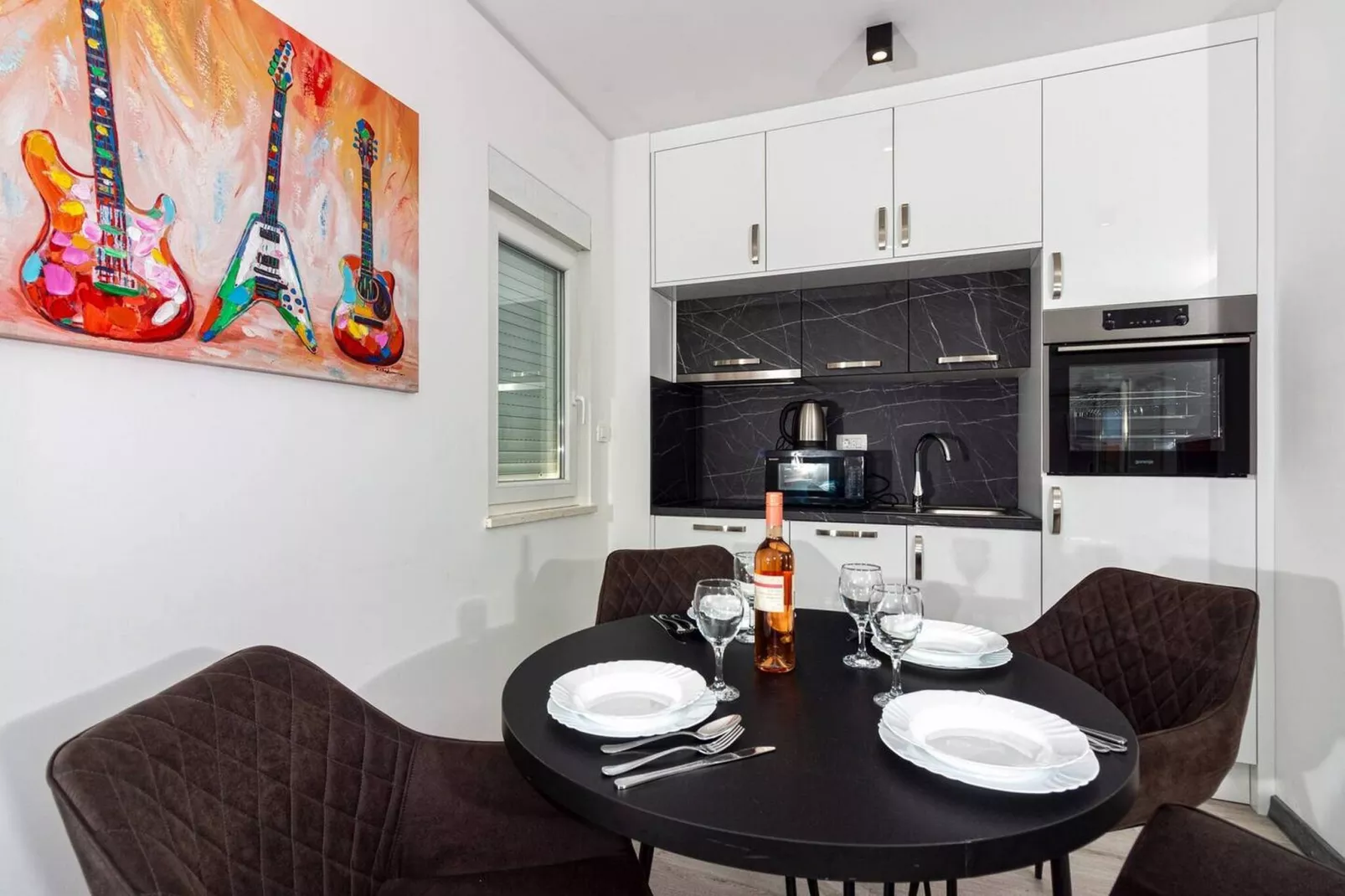 Modern Apartments with Private Balcony - Premium One Bedroom Apartment (Owner S2) - Keuken