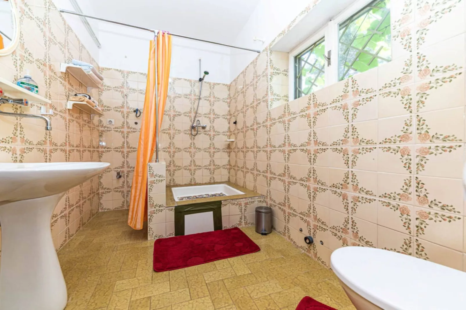 Holiday Home by the Sea with Terrace & Ocean Views on Čiovo - Two Bedroom Holiday Home - Badkamer