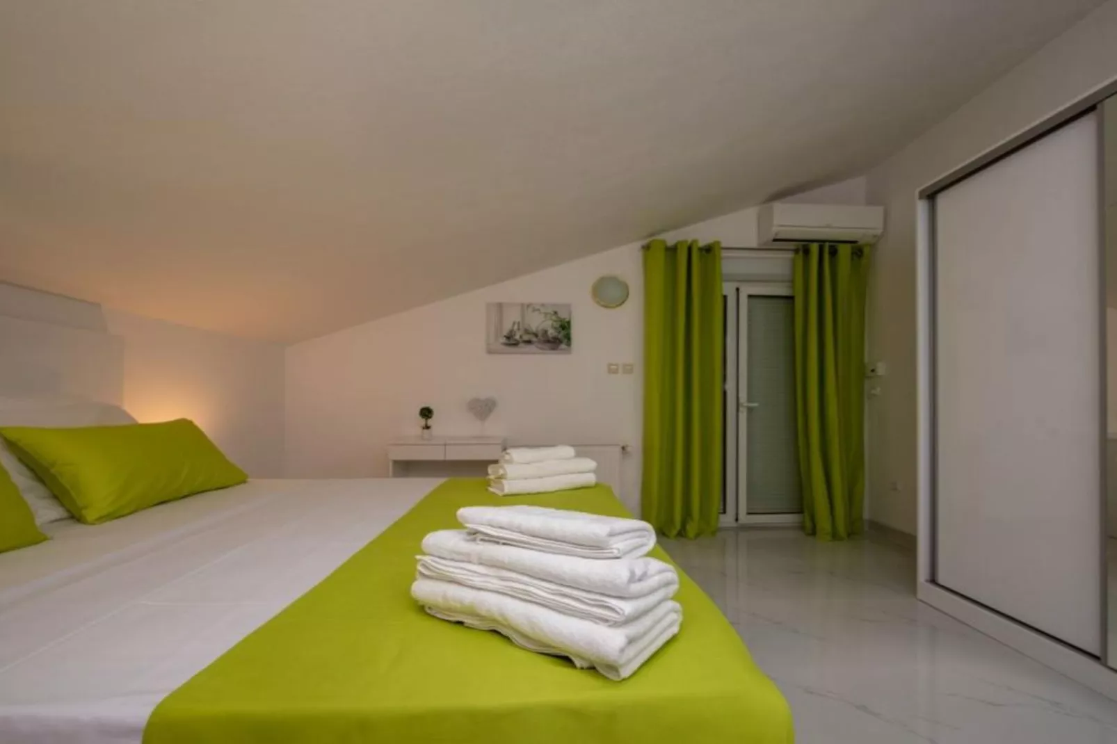 Villa Tomi - Double Room With Sea View (3) - Slaapkamer