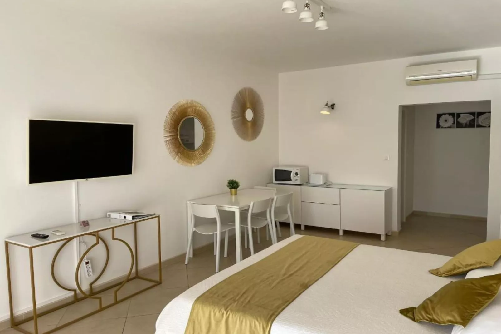 Studio Apartment With Balcony And Sea View (S2) - Slaapkamer
