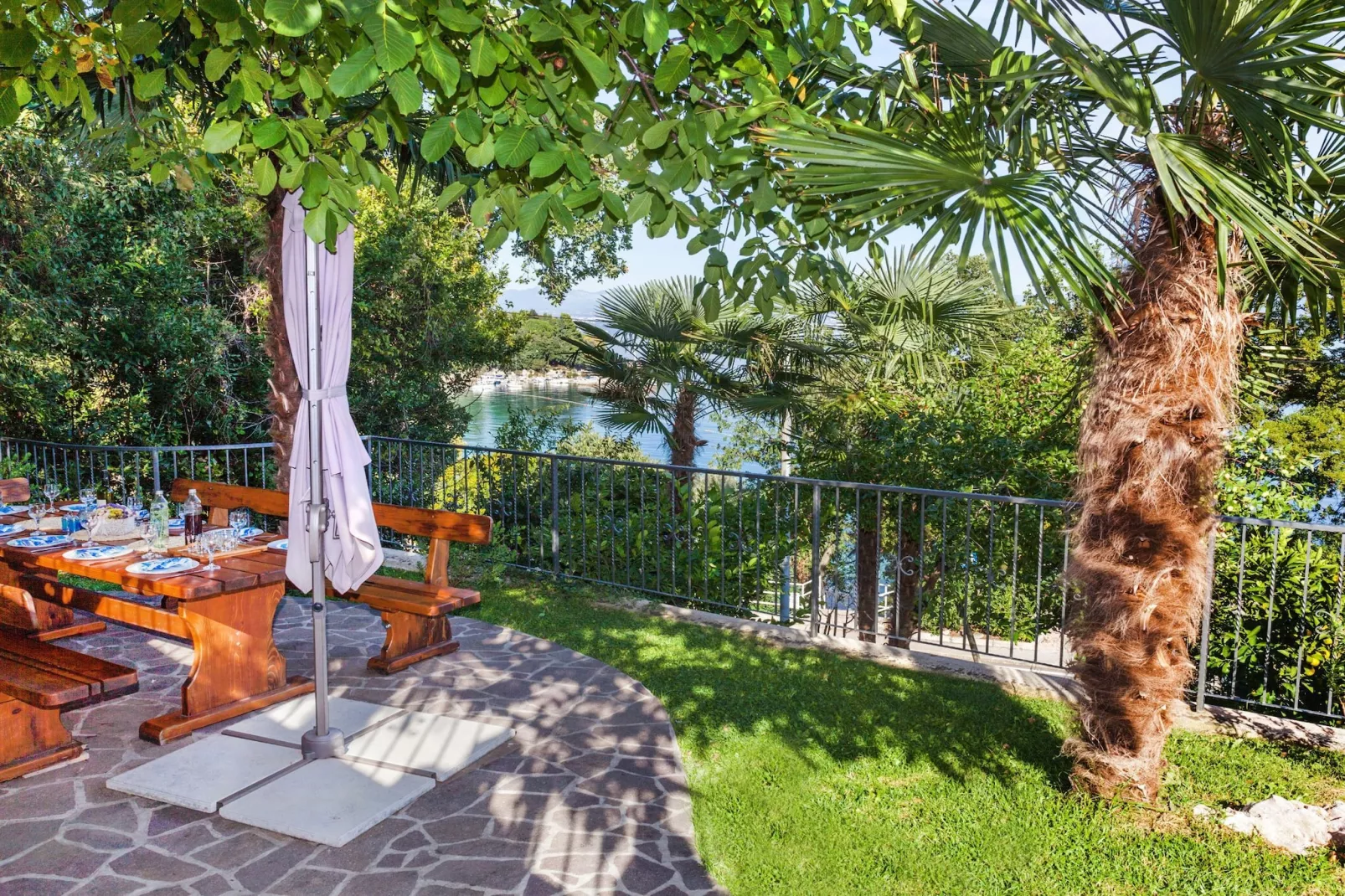 Splendid Beachfront Medveja Apartments - Studio with Balcony and Sea View 2 - Tuinen zomer