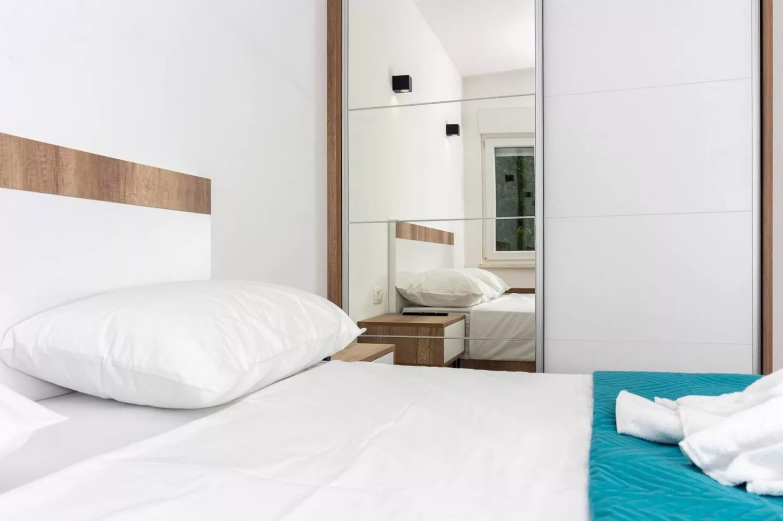 Modern Apartments with Private Balcony - Deluxe One Bedroom Apartment (Owner S3) - Slaapkamer