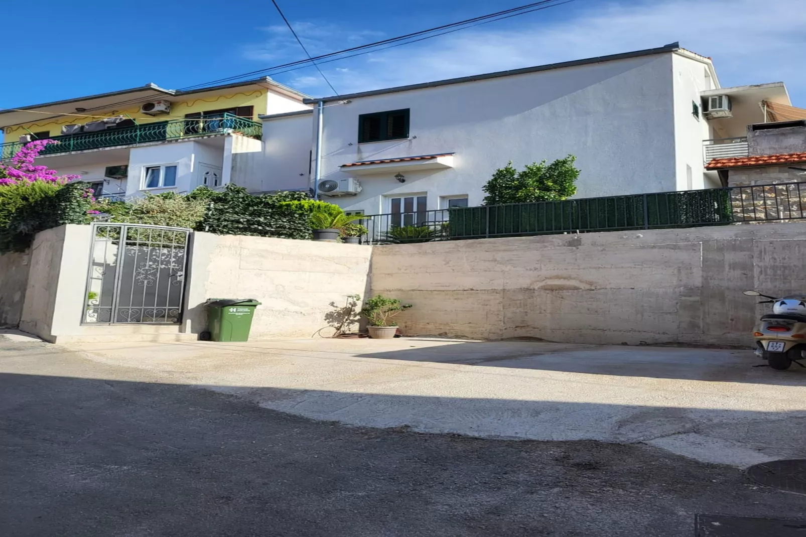 Elegant Trogir Apartment with Garden Terrace - Two Bedroom Apartment - Buitenlucht