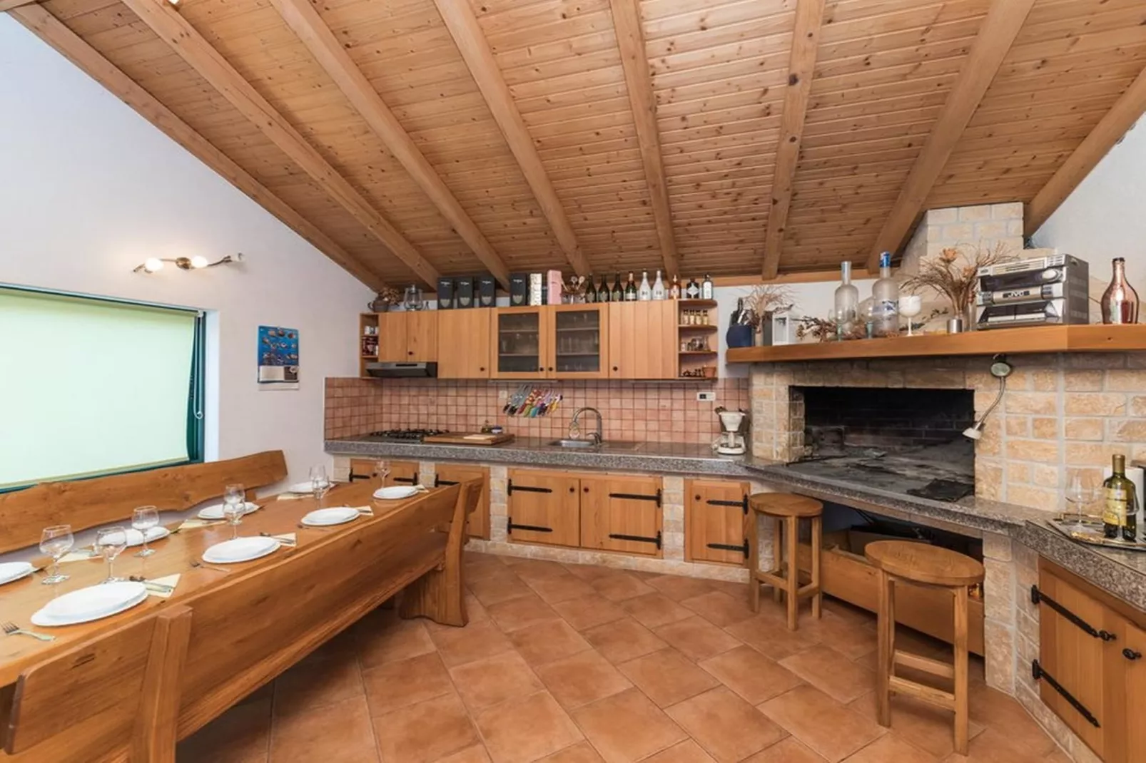 Relaxing Holiday Home with Pool, Fitness Area, and Entertainment Facilities - Six Bedroom Holiday Home - Eetkamer