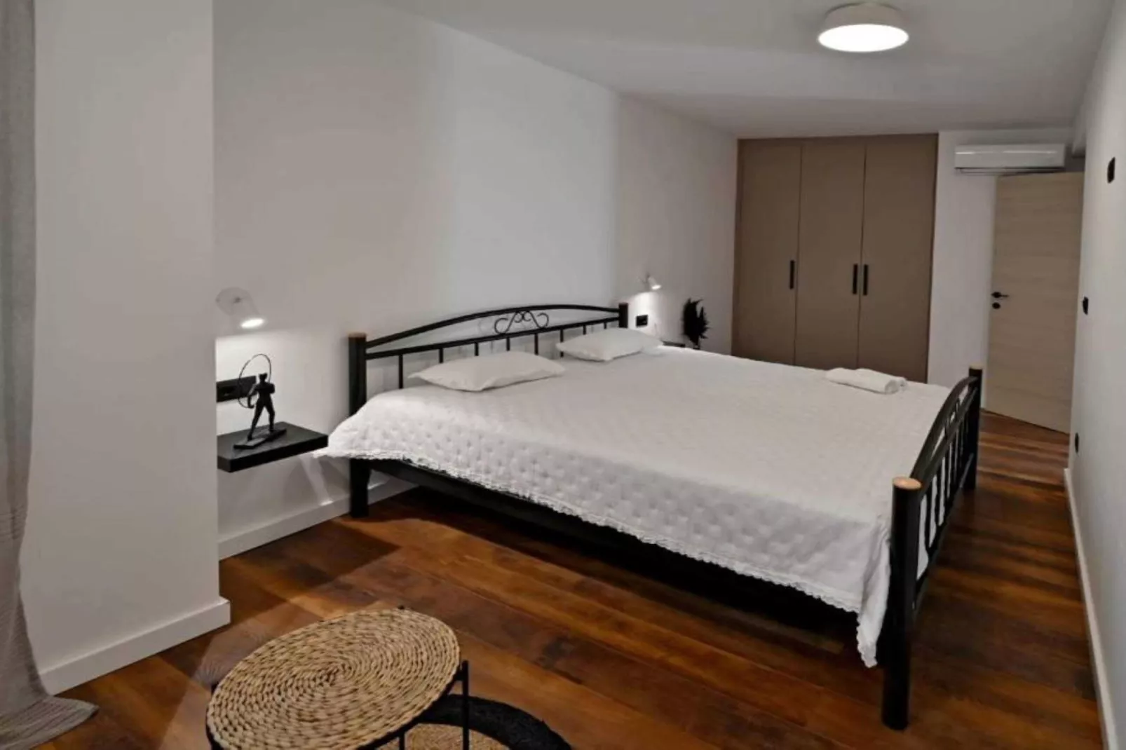Luxury Slatine Apartments with Terrace and Garden - One Bedroom Apartment with Terrace - Slaapkamer