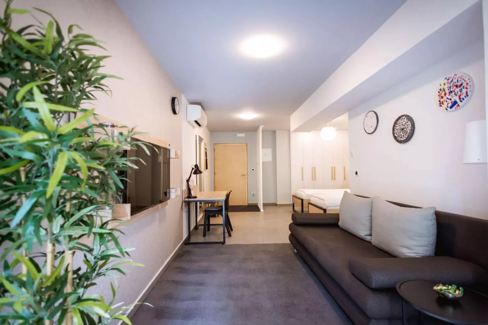 Stylish Apartments with Osijek Near Top Attractions - Standard Studio Apartment  - Maks 3 - Woonkamer