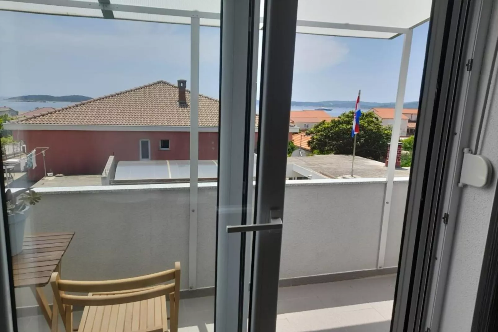 Peaceful Apartments Harfa-One Bedroom Apartment with Balcony and Partial Sea View 1 - Terrasbalkon