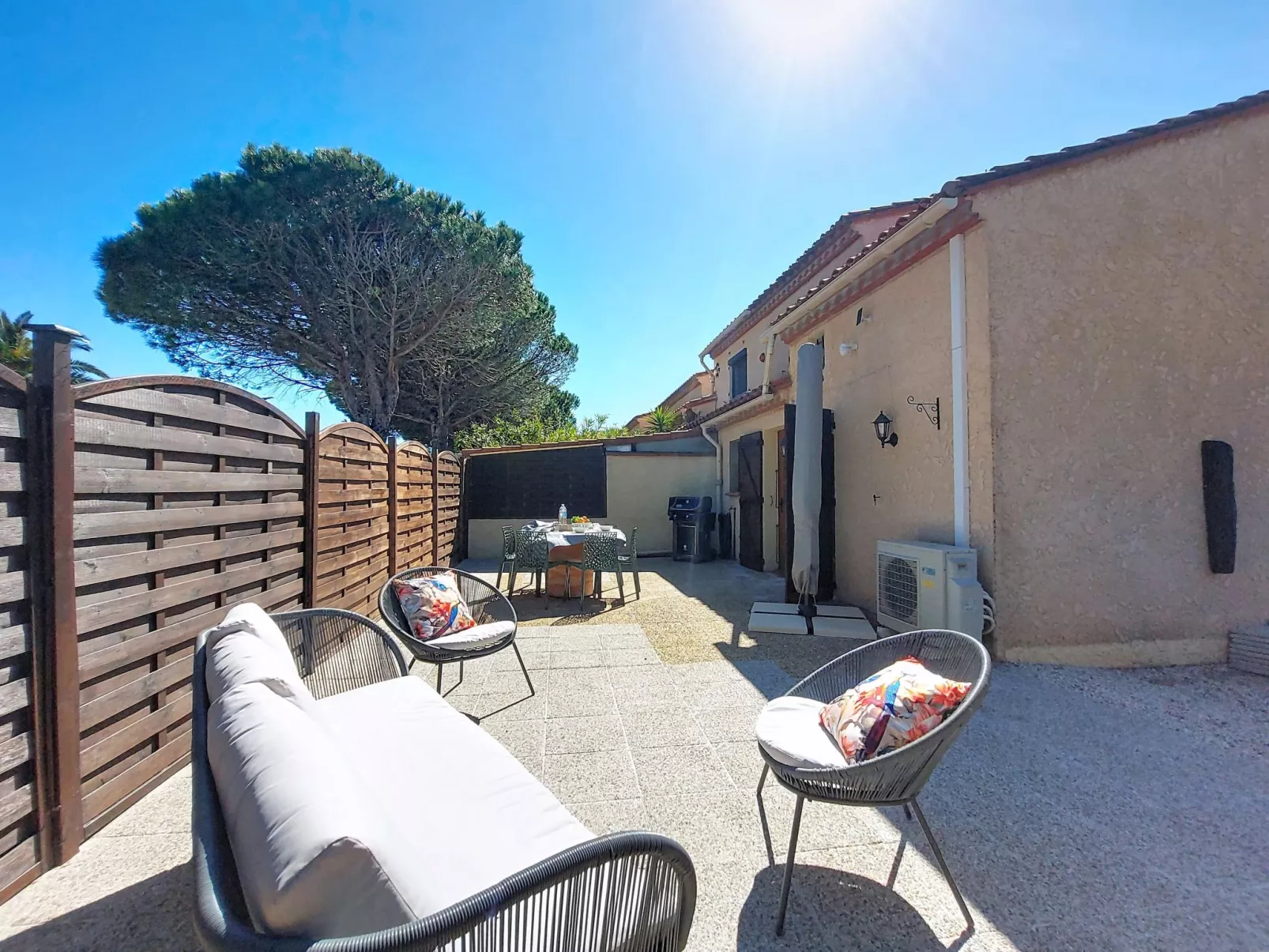 Le Mas des Oliviers - Buiten