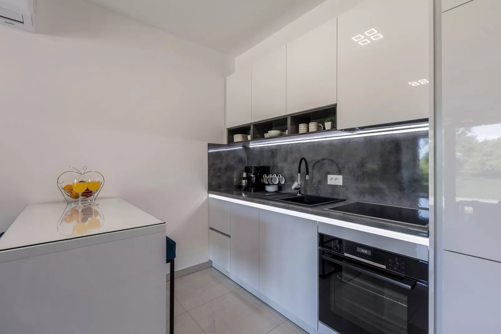 Scenic Kastel Luksic Apartments - One Bedroom Apartment (owner sjever manji) - Keuken