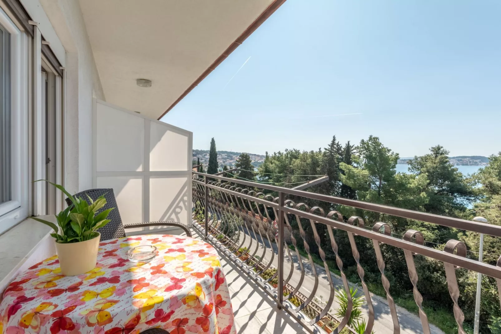 Charming Trogir Apartments with Balcony - One Bedroom Apartment with Balcony - Terrasbalkon