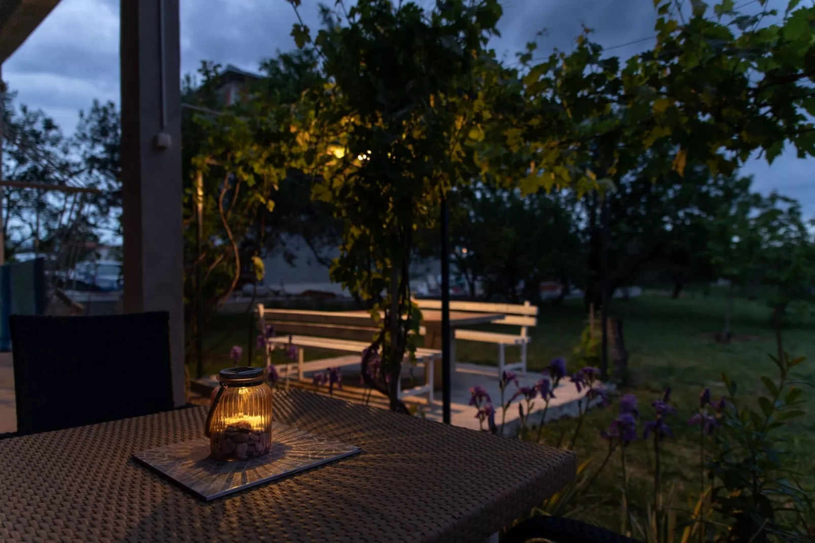 Tranquil and Stylish Apartment Kastel Novi - Studio Apartment with Garden - Tuinen zomer