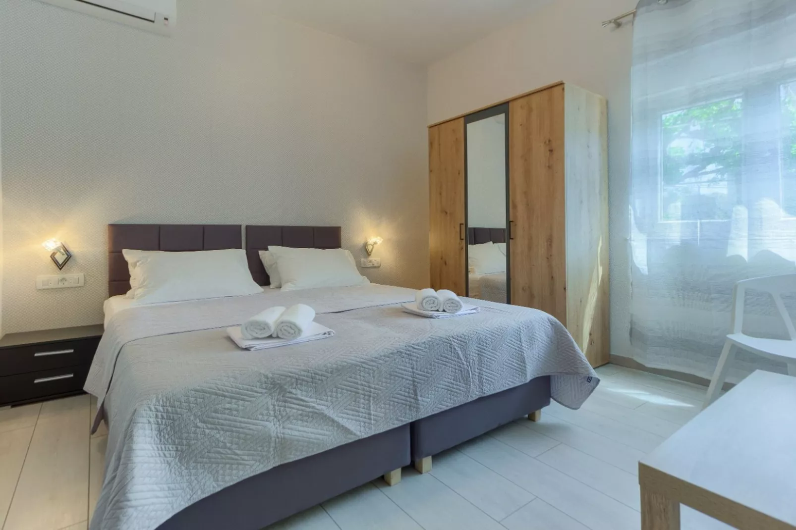 Majestic Kastel Stari Apartment with Terrace - Two Bedroom Apartment with Terrace - Slaapkamer