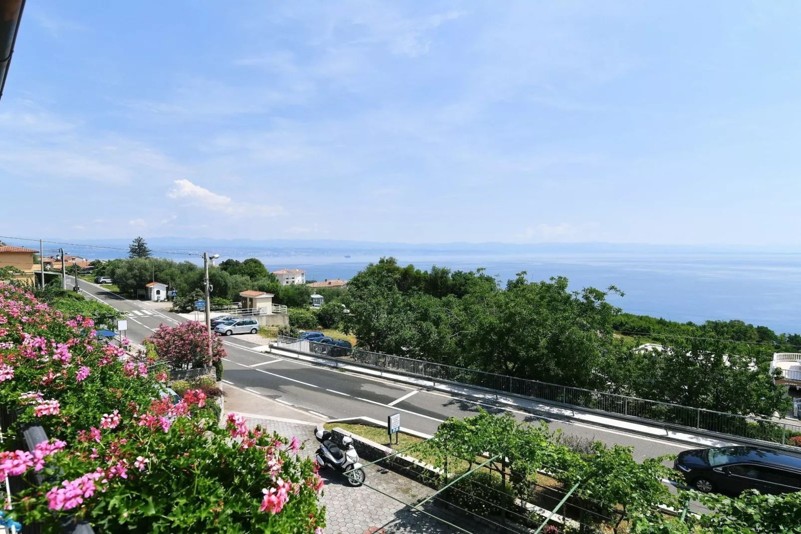 Scenic Retreat Rooms and Family Apartments - Double Room with Balcony and Sea View 3 - Buitenlucht