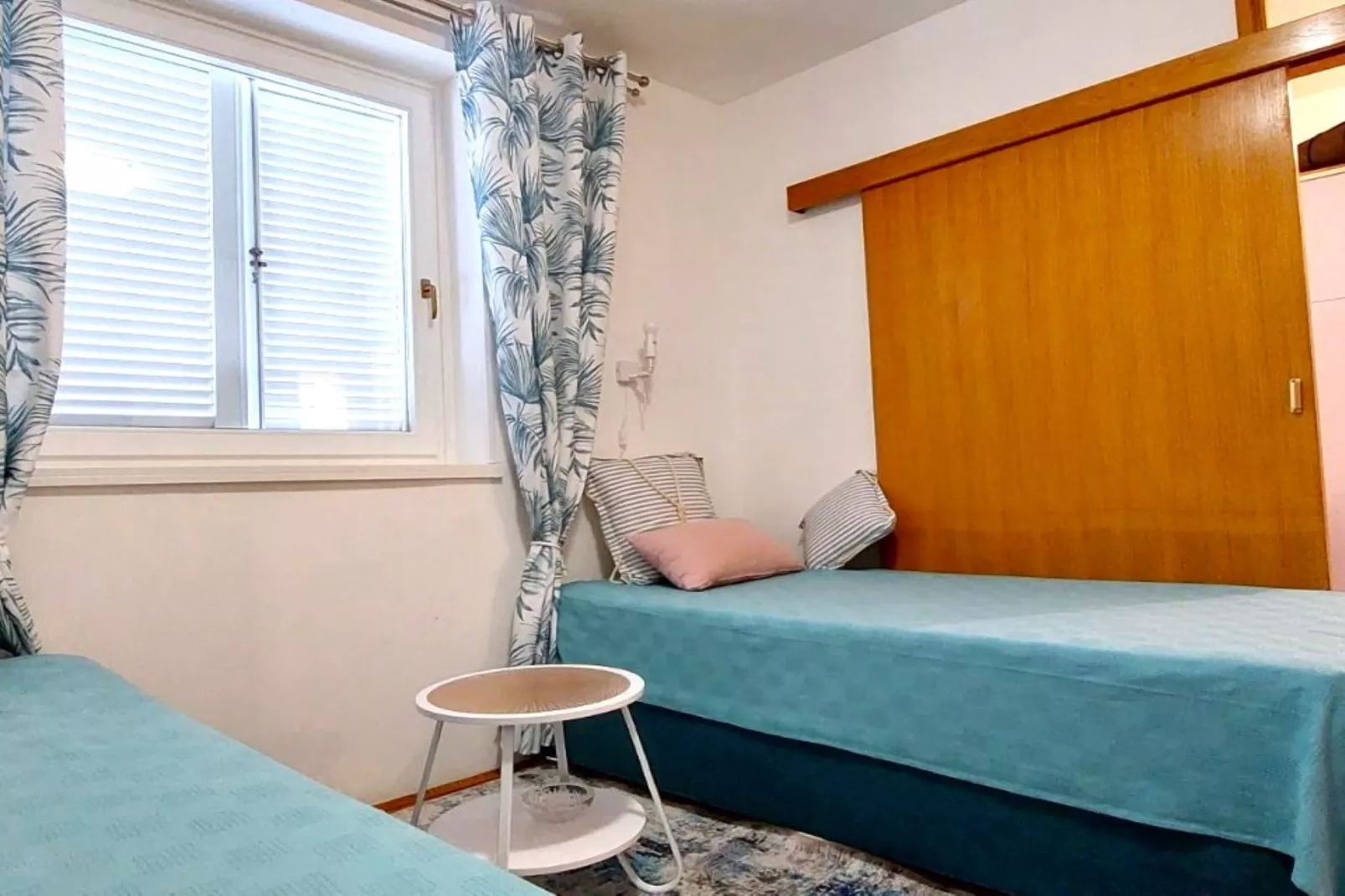 Charming Crikvenica Beachfront Apartment - One Bedroom Apartment - Slaapkamer