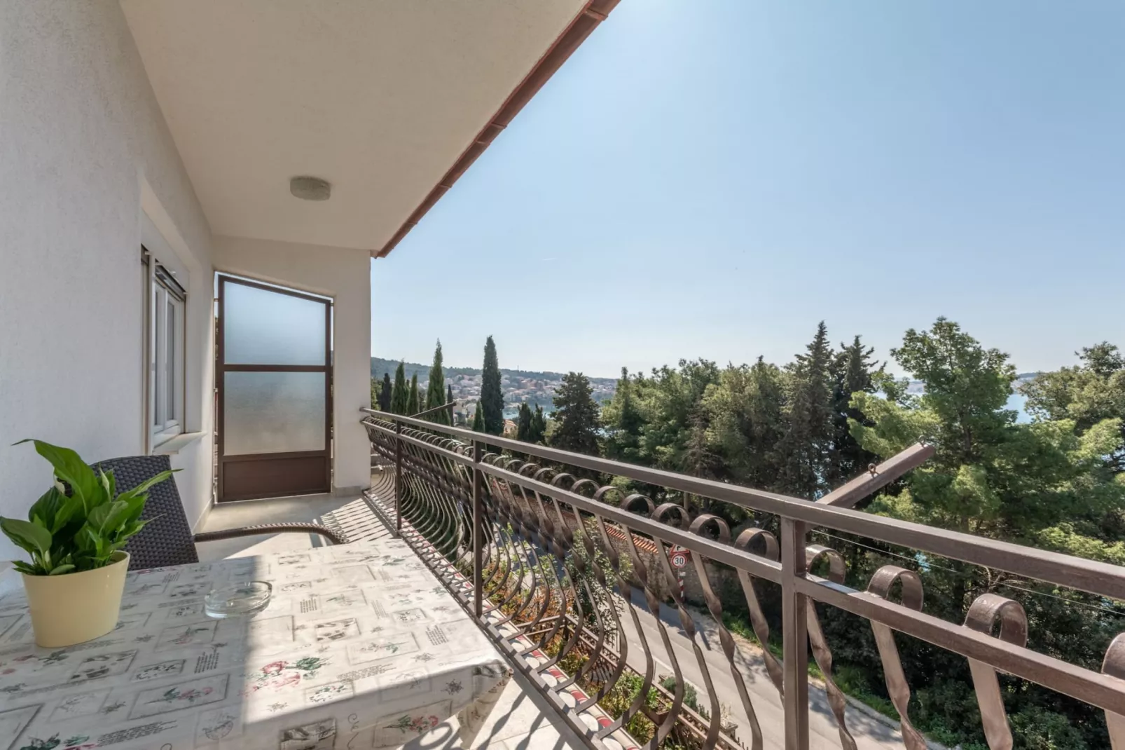 Charming Trogir Apartments with Balcony - Comfort One Bedroom Apartment with Balcony - Terrasbalkon