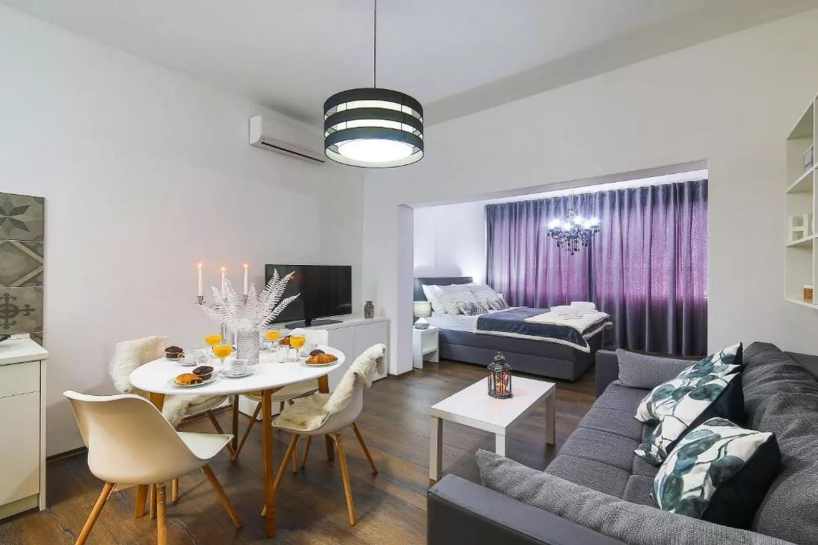 Charming Villa with Outdoor Pool, BBQ, and Sun Deck in Tranquil Kaštela Area - Five bedroom Villa - Woonkamer
