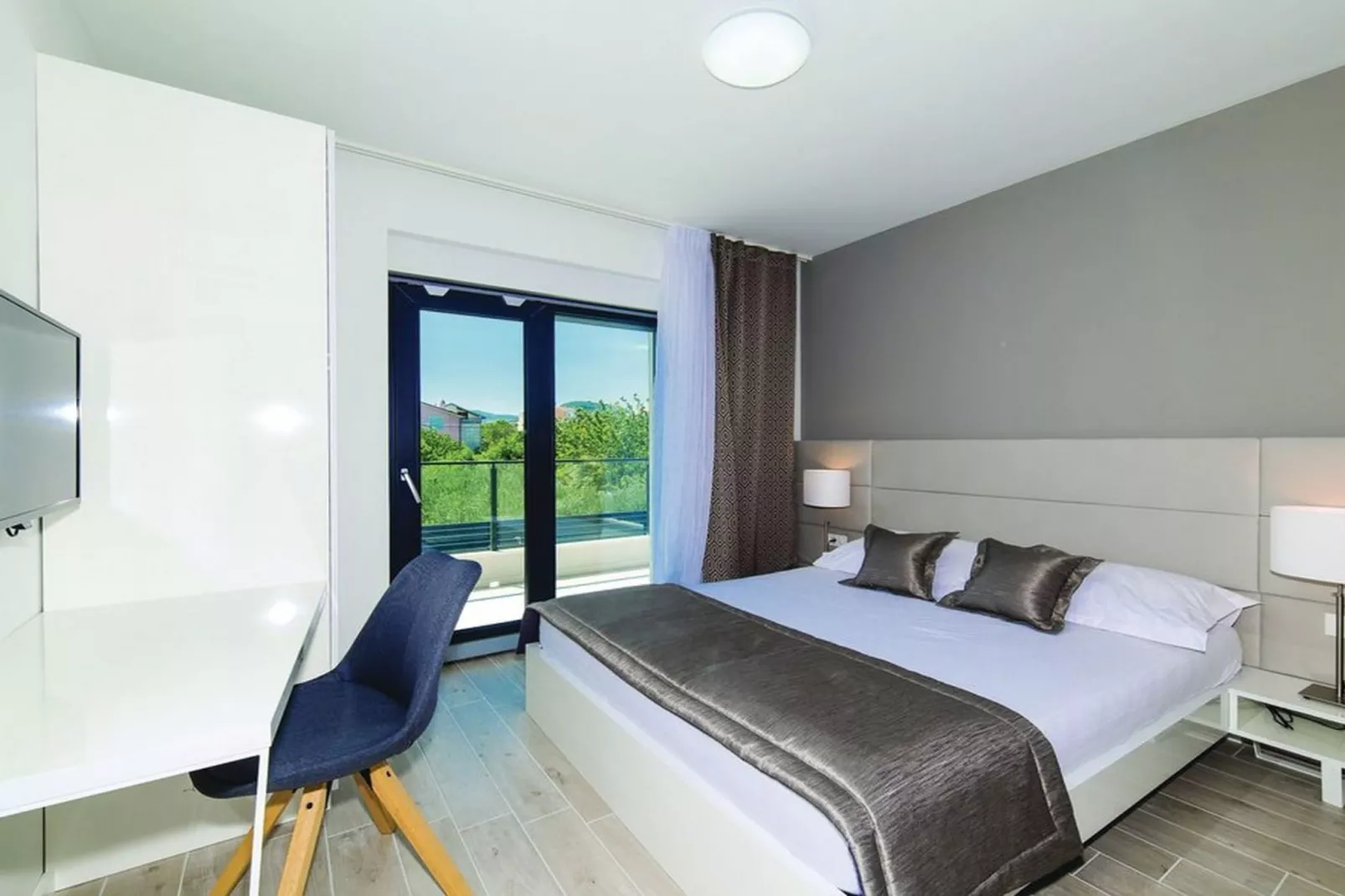 Modern Kastel Villa with Private Pool, Gym, and Large Outdoor Space - Eight Bedroom Villa - Slaapkamer