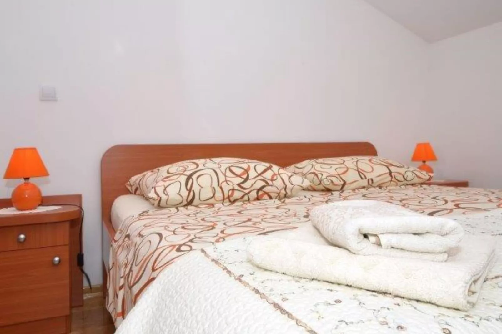 Bright Kaštela Apartment with Balcony and Private Parking - Two Bedroom Apartment - Slaapkamer