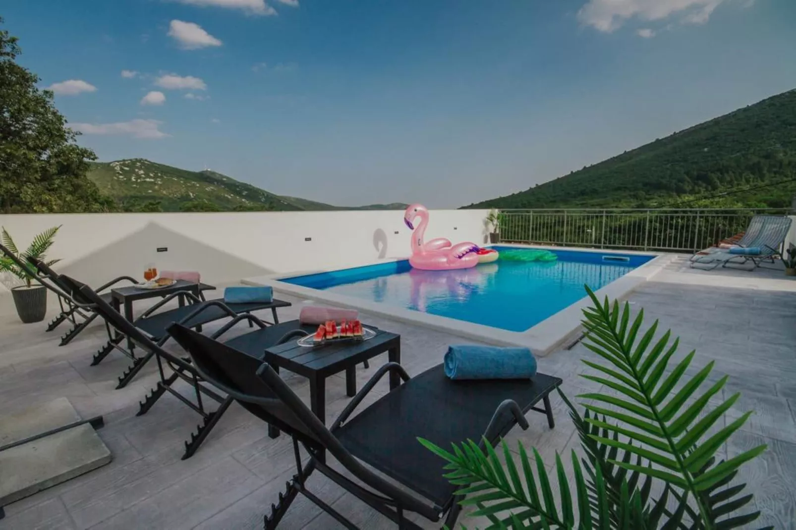 Tranquil Getaway Villa Prapatnica with Pool and Garden - Three  Bedroom Villa with Pool - Zwembad