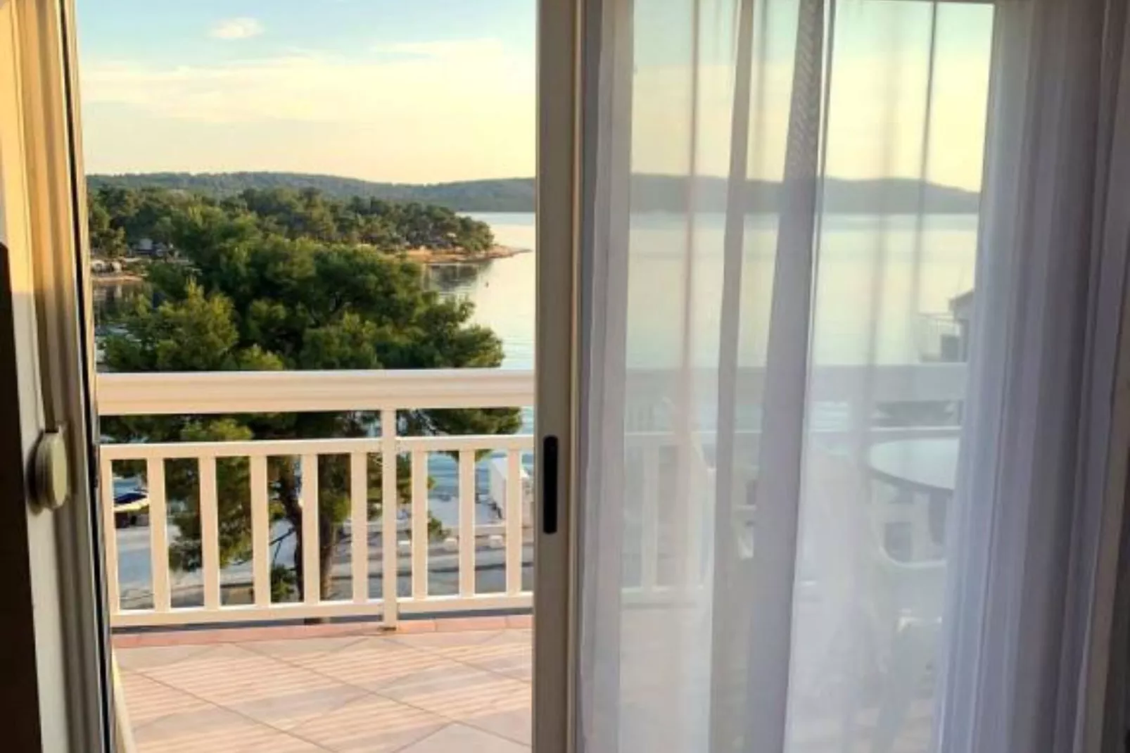 Villa Tomi - Studio With Balcony (10) - Terrasbalkon