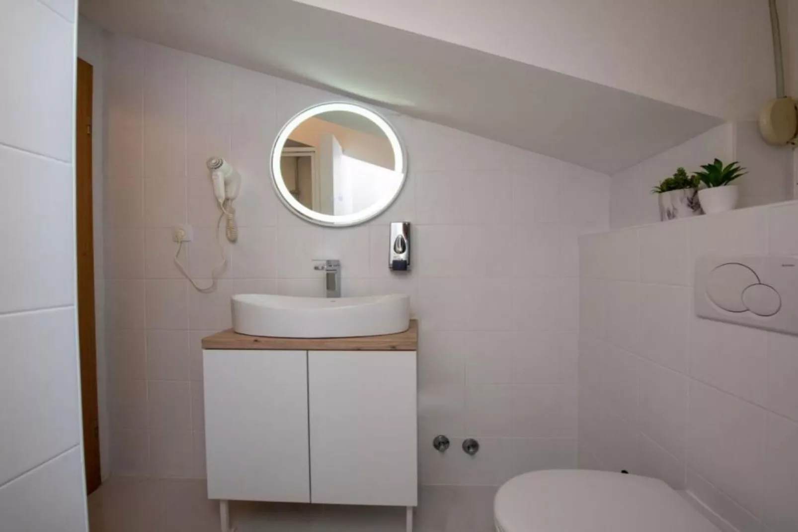 Villa Tomi - Double Room With Sea View (3) - Badkamer