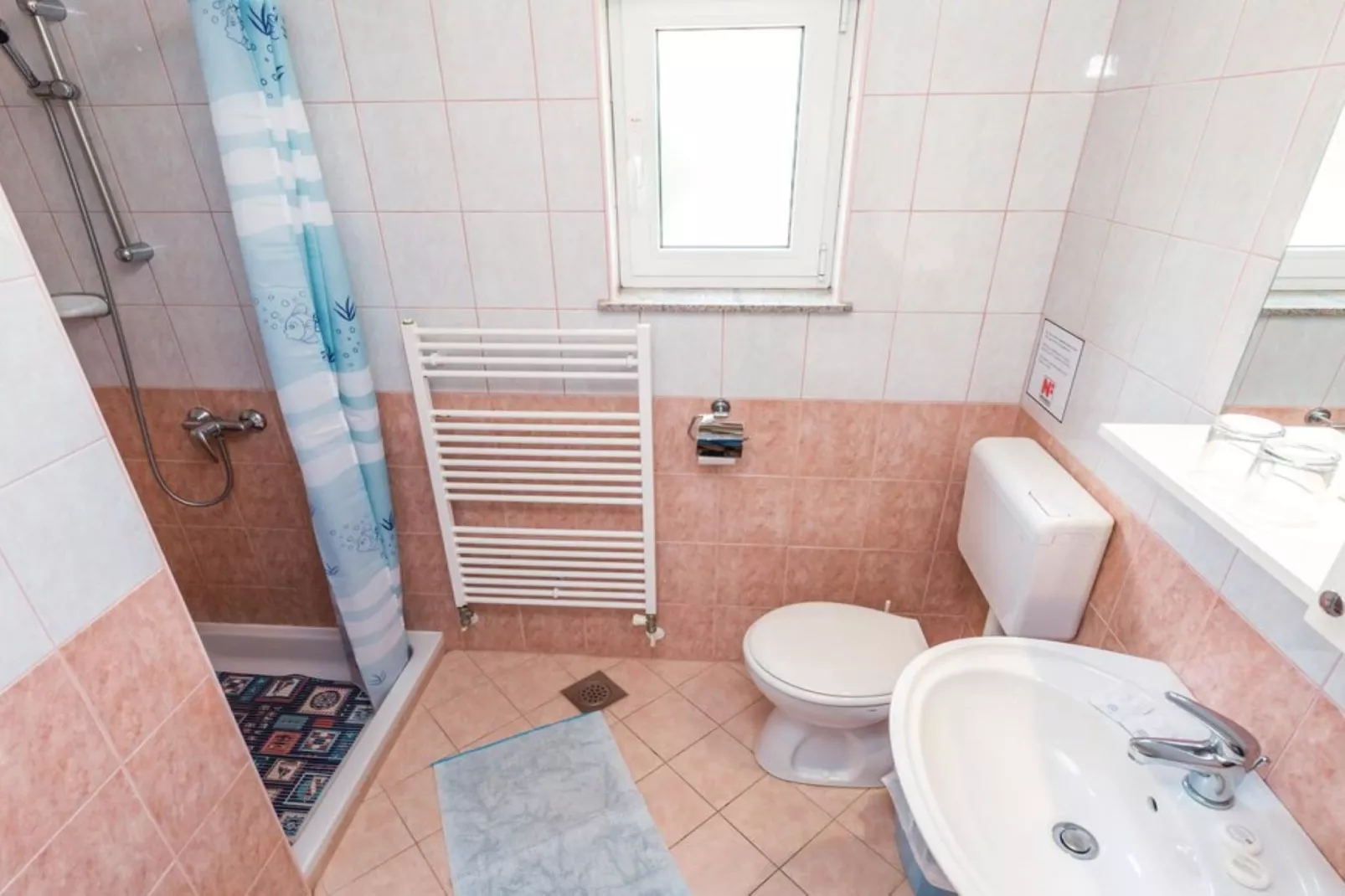 Scenic Seafront Brsec Apartment - Three Bedroom Apartment  with Terrace - Badkamer