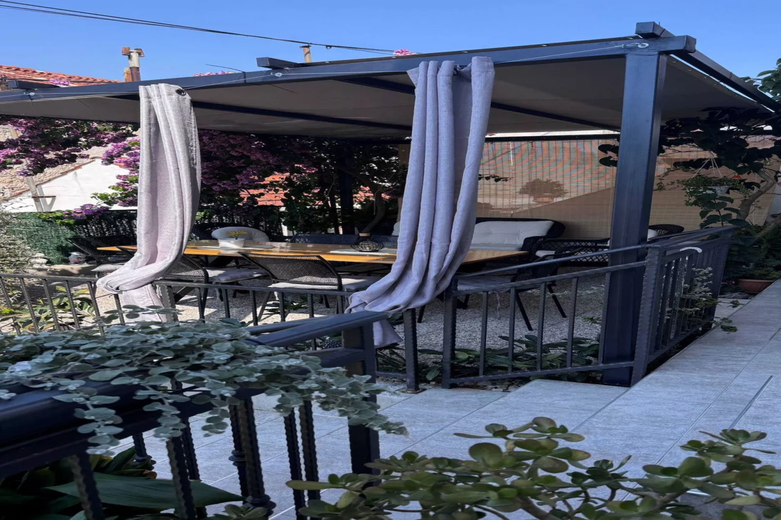 Elegant Trogir Apartment with Garden Terrace - Two Bedroom Apartment - Terras