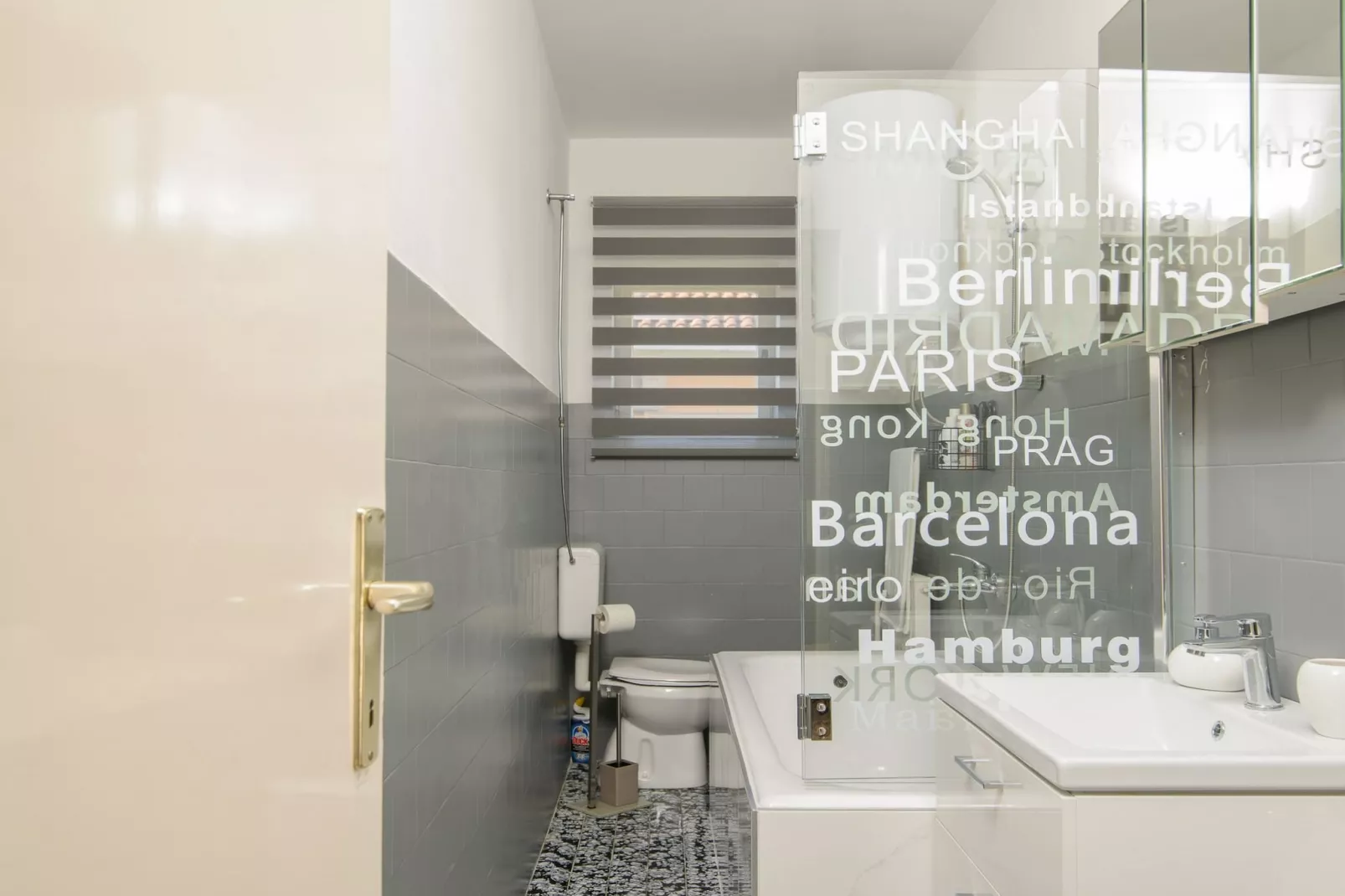 Modern Apartment Near Trogir Beach with Sea View Terrace and Lounge Area - Two Bedroom Apartment - Badkamer
