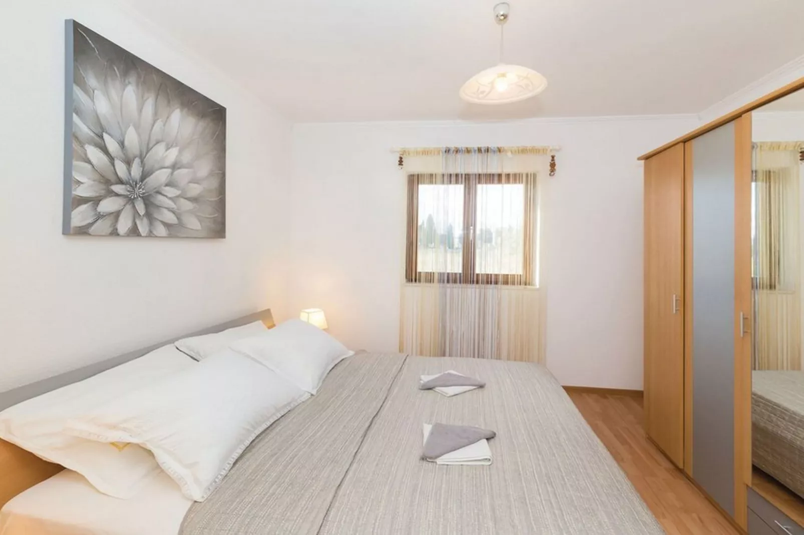 Mediterranean Stylish Villa with Pool in Kastel Stari - Six Bedroom Villa with Pool - Slaapkamer