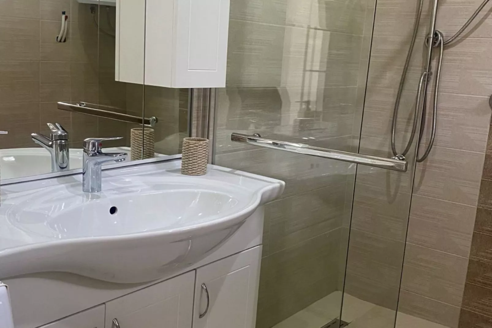 Luxury Lovran Apartments with Swimming Pool - Standard One Bedroom Apartment - Badkamer