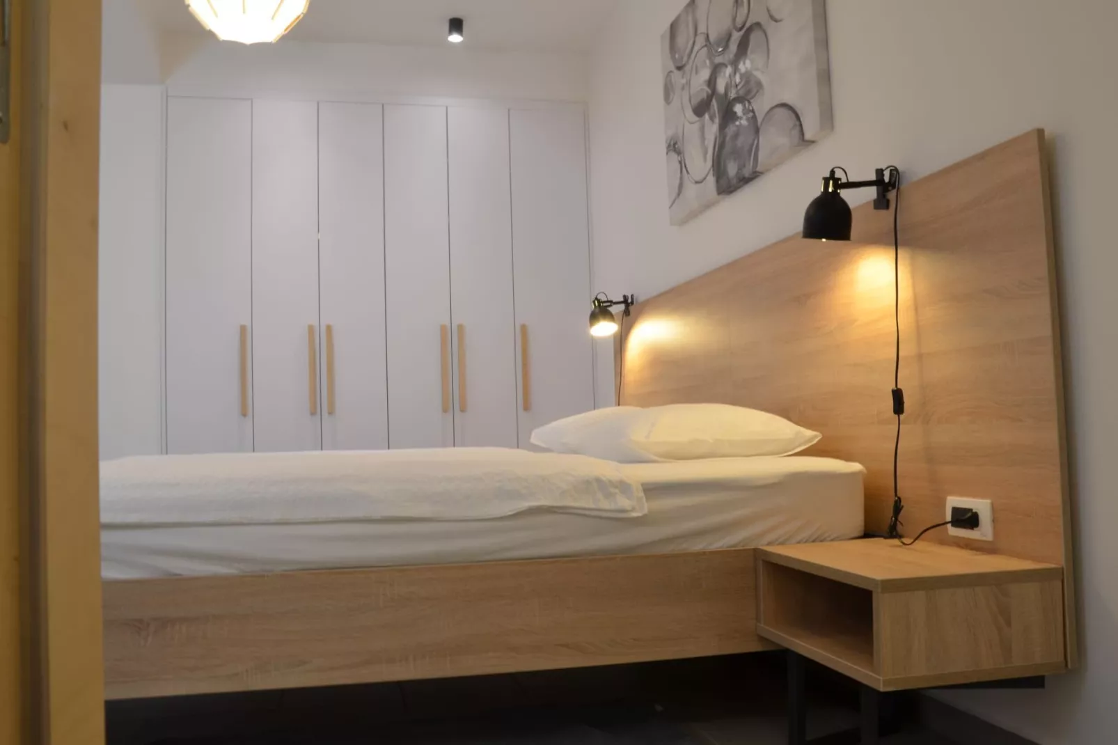 Stylish Apartments with Osijek Near Top Attractions - Comfort Studio Apartment - Maks - Slaapkamer