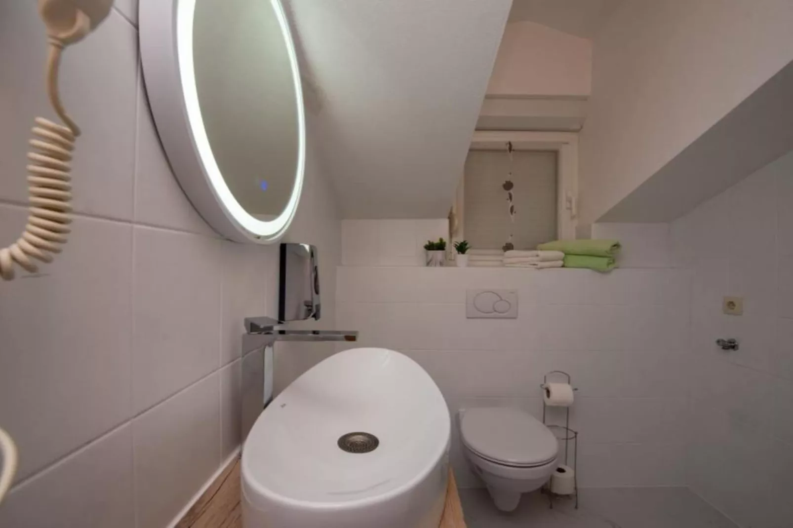 Villa Tomi- Classic Double Room With Sea View (9) - Badkamer