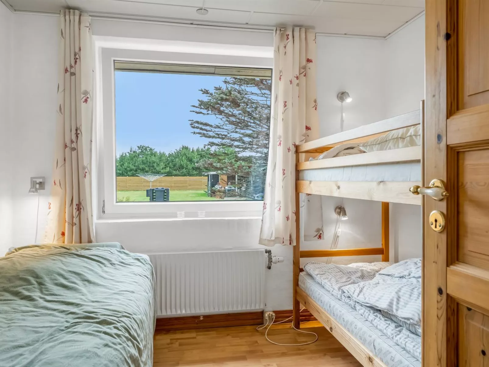 "Ebon" -  from the sea - Binnen