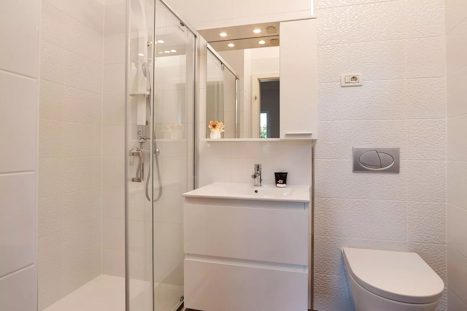 Splendid Beachfront Medveja Apartments - Deluxe Two Bedroom Apartment with Terrace and Sea View - Badkamer