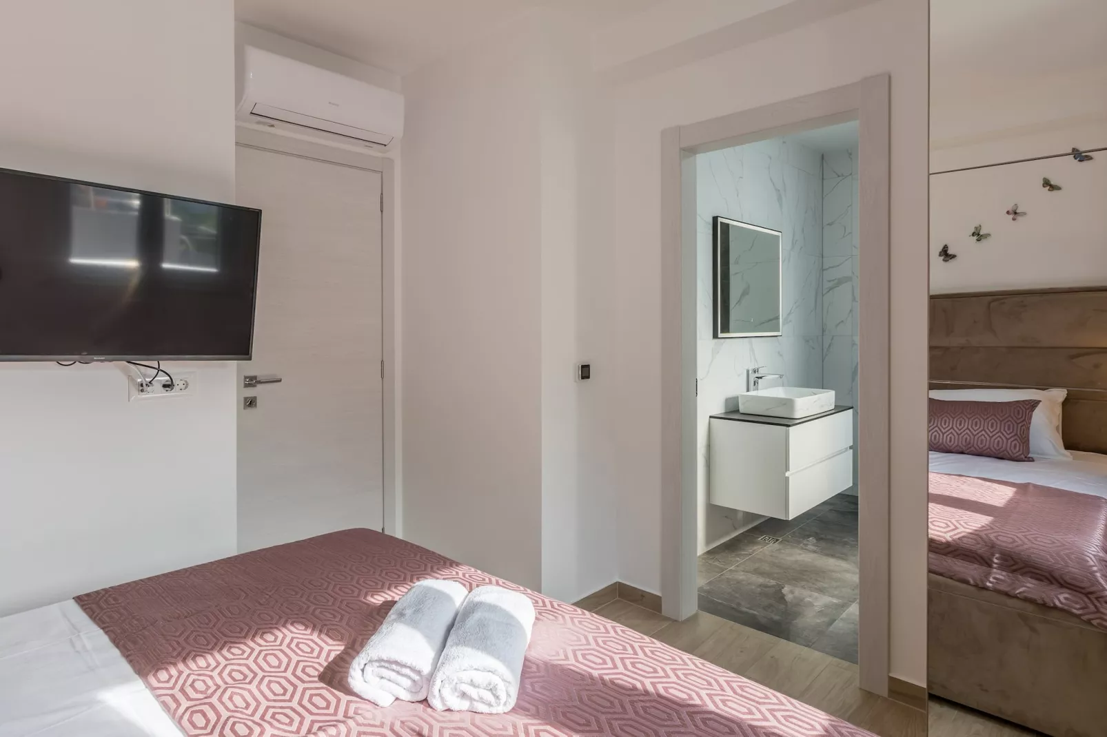 Scenic Kastel Luksic Apartments - Three Bedroom Apartment - Slaapkamer