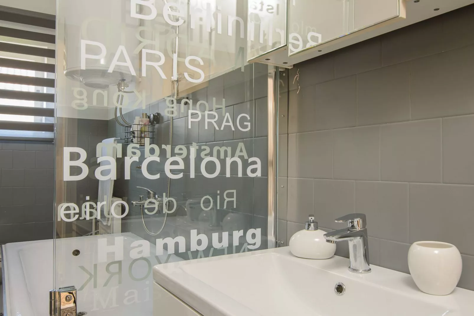 Modern Apartment Near Trogir Beach with Sea View Terrace and Lounge Area - Two Bedroom Apartment - Badkamer