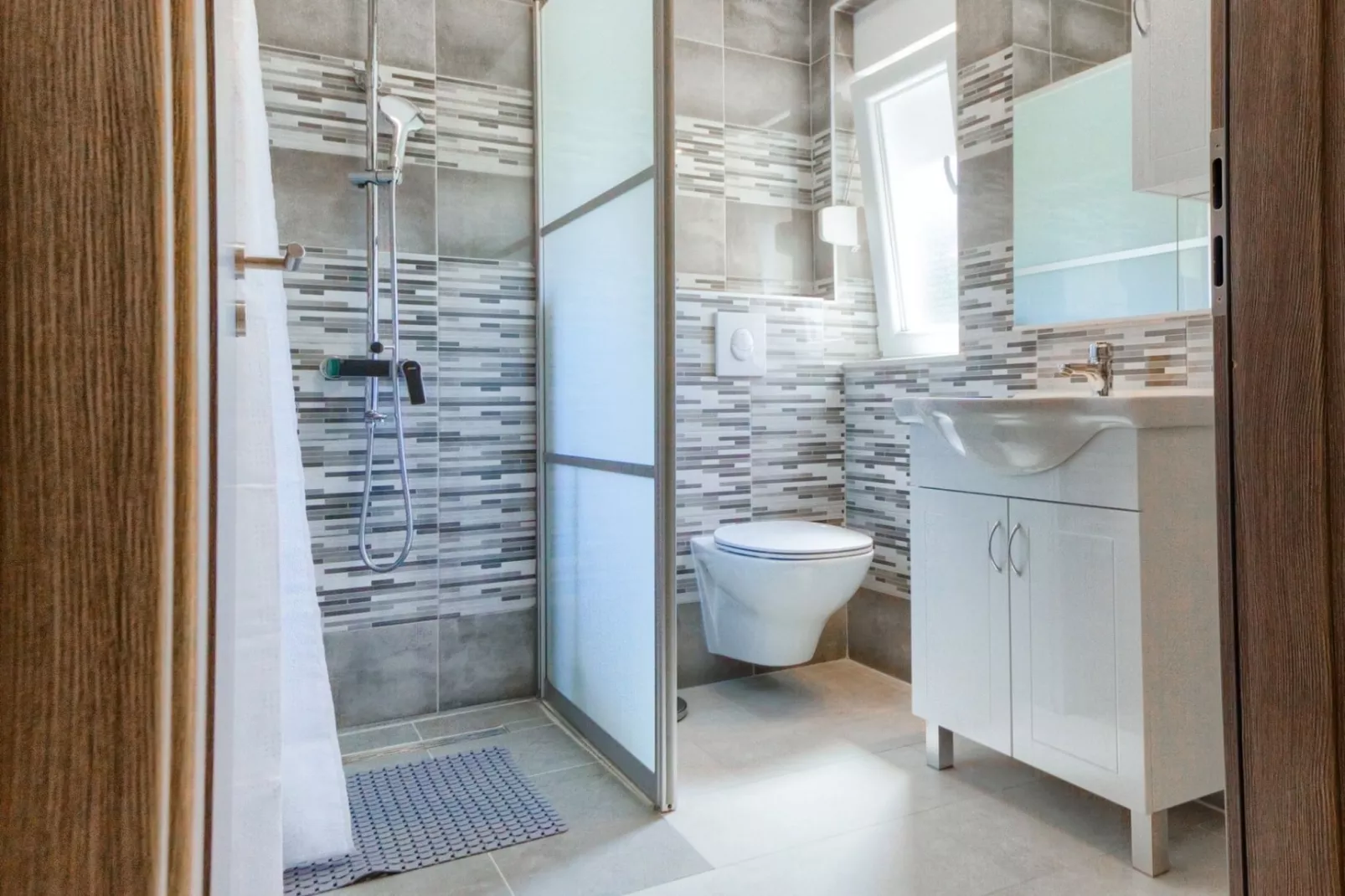 Majestic Kastel Stari Apartment with Terrace - Two Bedroom Apartment with Terrace - Badkamer