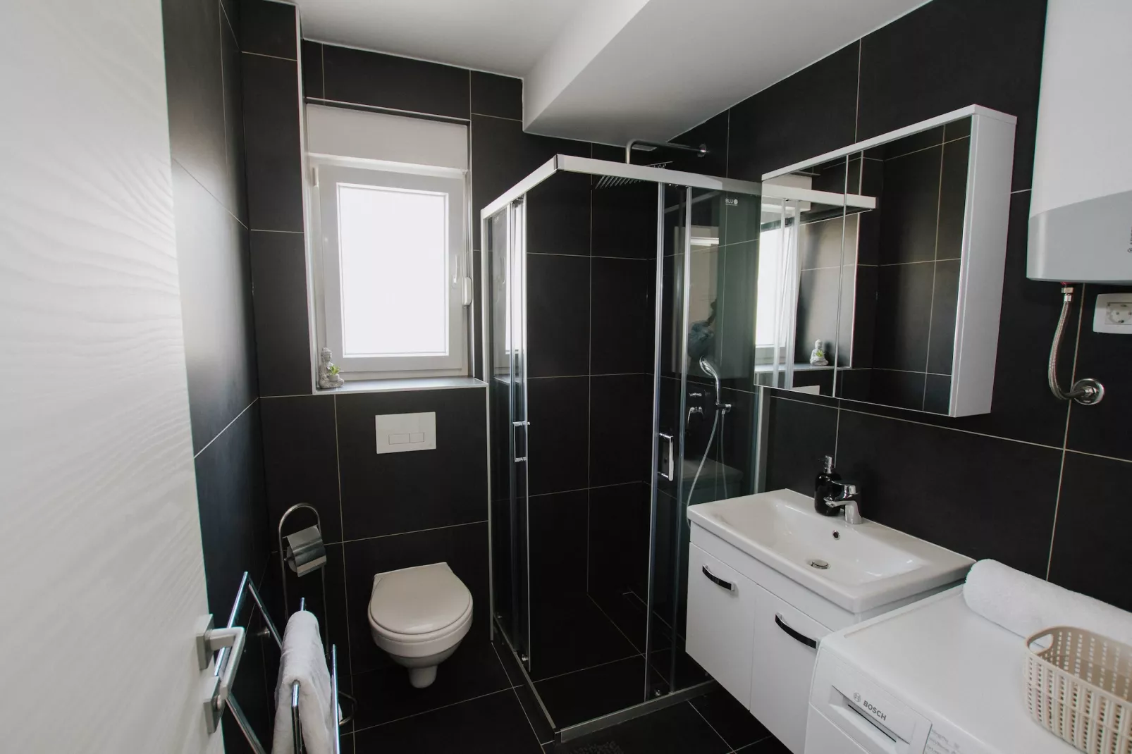 Spacious Luxury Trogir Apartments - Standard Two Bedroom Apartment (Nora) - Badkamer