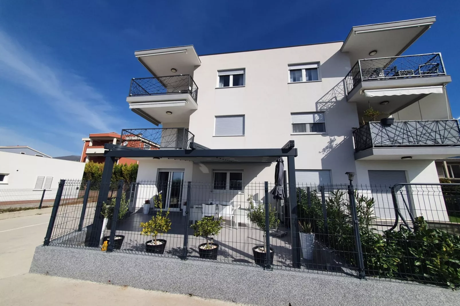 Kastel Novi Elegant and Stylish Apartment with Terrace and Patio - Two Bedroom Apartment with Terrace - Buitenlucht