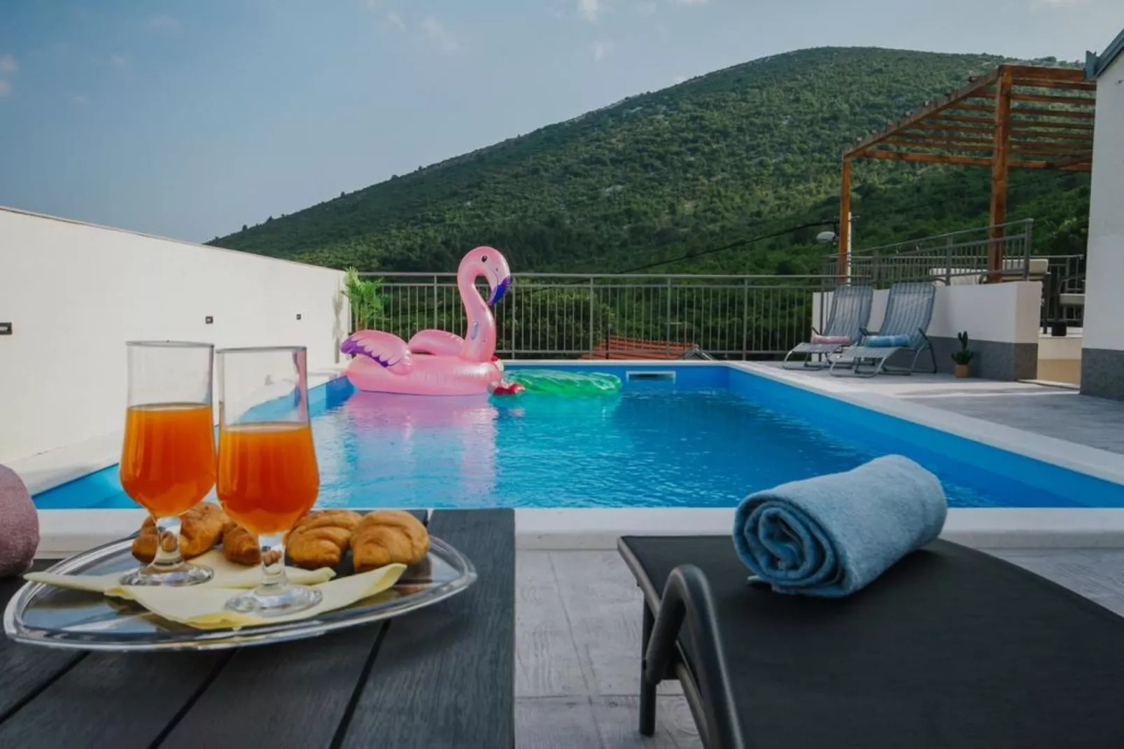 Tranquil Getaway Villa Prapatnica with Pool and Garden - Three  Bedroom Villa with Pool - Zwembad