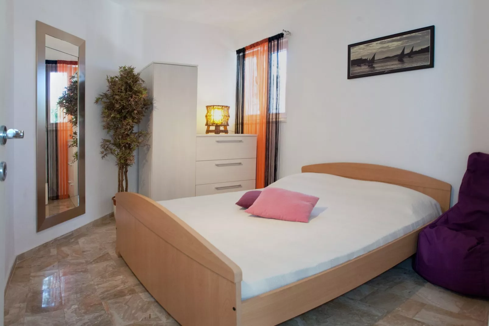 Wonderful Visinisce Apartments with Terrace and Sea Views - Standard Two Bedroom Apartment  (Owner 1) - Slaapkamer