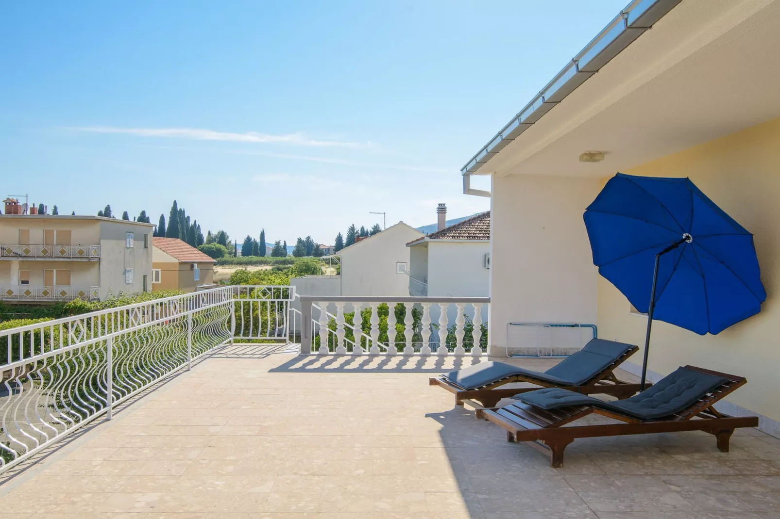 Modern Apartment Near Trogir Beach with Sea View Terrace and Lounge Area - Two Bedroom Apartment - Terrasbalkon