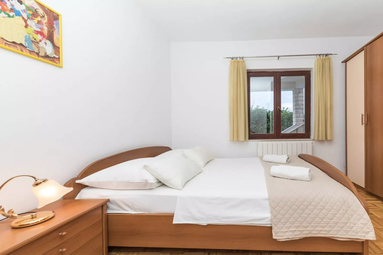 Relaxing Holiday Home with Pool, Fitness Area, and Entertainment Facilities - Six Bedroom Holiday Home - Slaapkamer