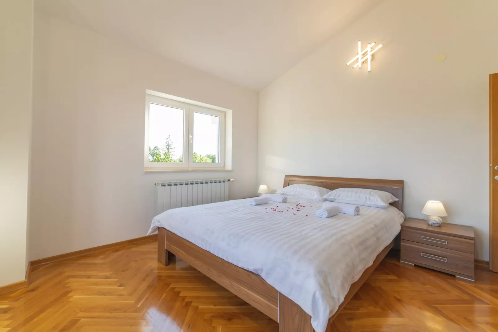 Idyllic Getaway Lovrec Villa with Pool - Five Bedroom Villa with Pool - Slaapkamer